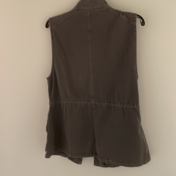 Utility vest - Picture 4 of 4